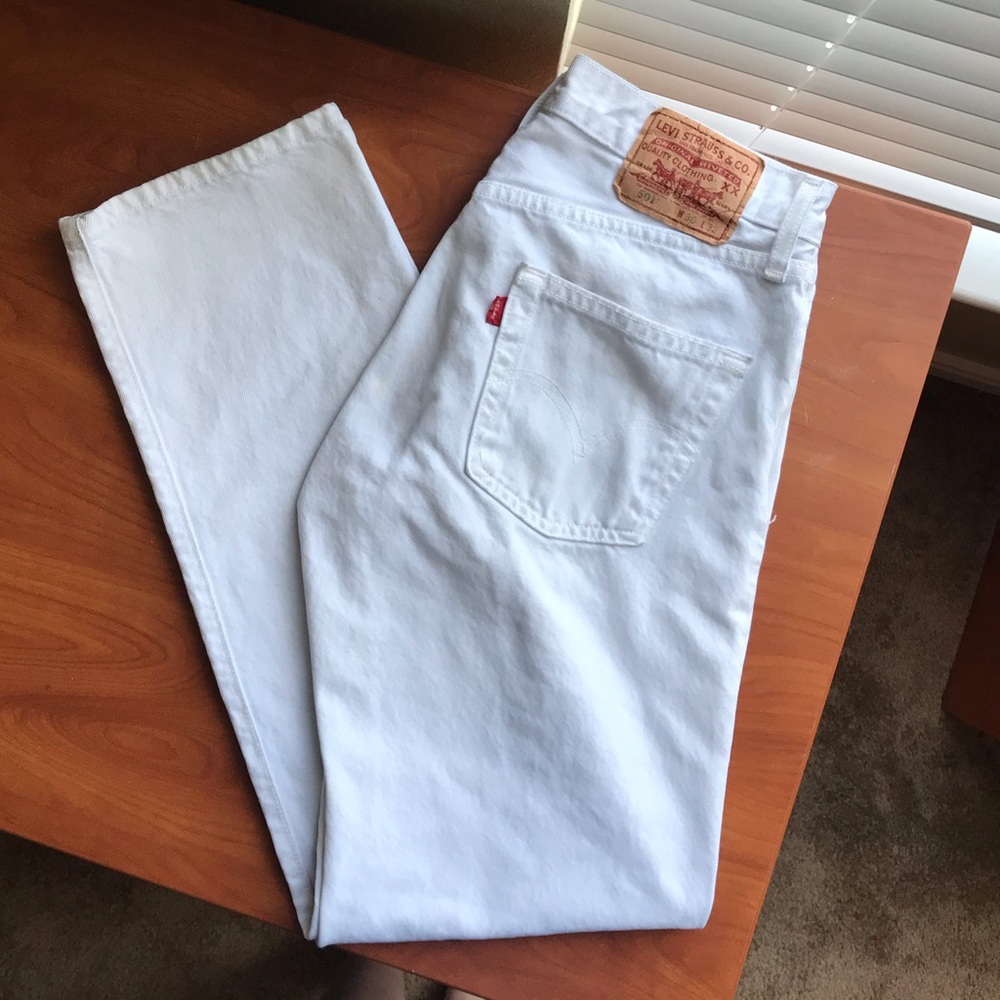 White vintage style white high rise jeans 501
